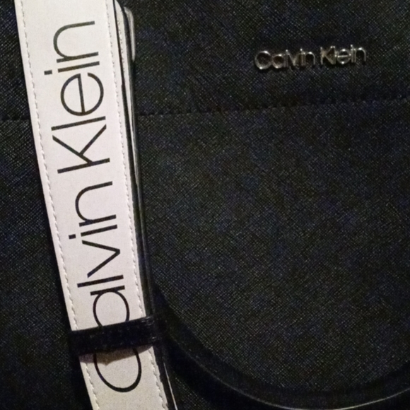 Calvin klein purse - Picture 4 of 4